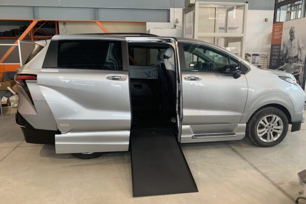 2023 VMI Side Entry For Toyota Sienna Hybrid XSE