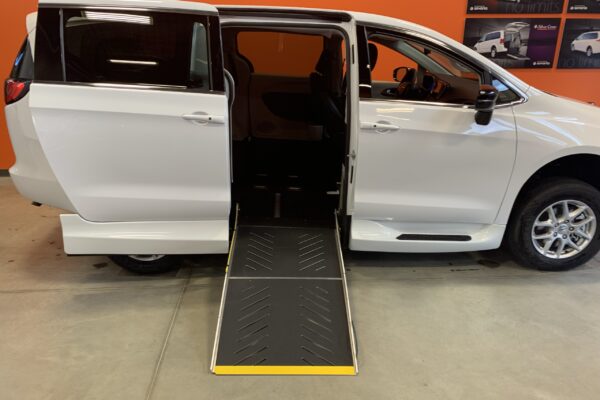 2024 Savaria Side Entry for Chrysler Grand Caravan SXT