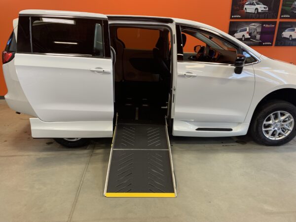 2024 Savaria Side Entry for Chrysler Grand Caravan SXT