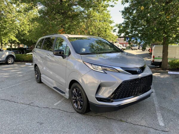 2024 VMI Side Entry For Toyota Sienna Hybrid XSE