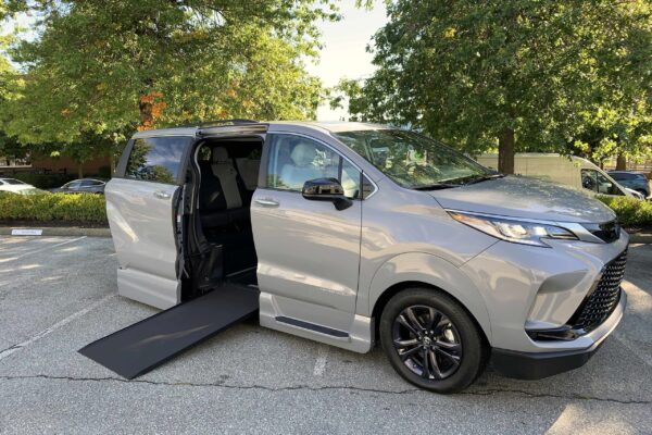 2024 VMI Side Entry For Toyota Sienna Hybrid XSE