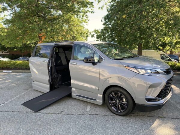 2024 VMI Side Entry For Toyota Sienna Hybrid XSE