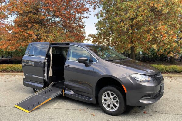 2022 Chrysler Grand Caravan - Side Entry