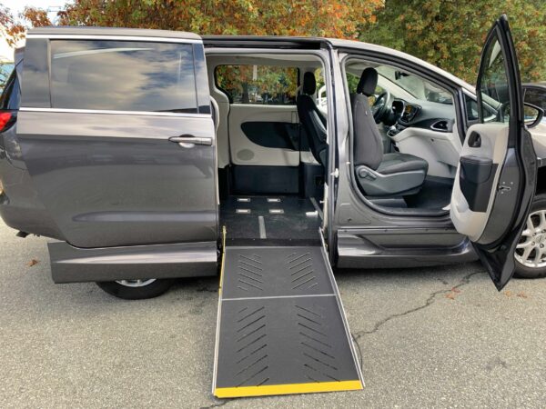 2022 Chrysler Grand Caravan - Side Entry