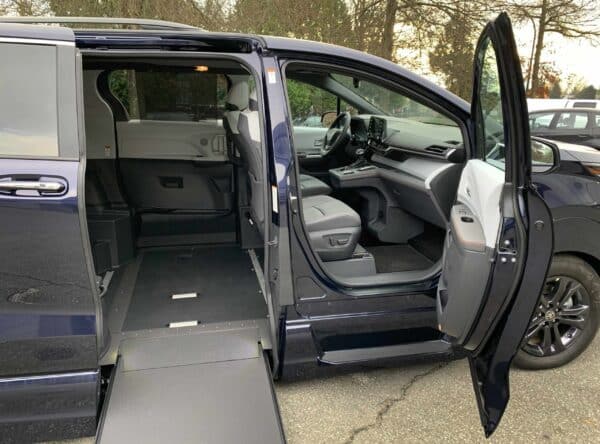 2024 VMI Side Entry for Toyota Sienna Hybrid XSE