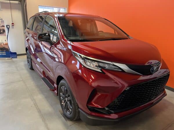 2024 VMI Side Entry for Toyota Sienna Hybrid XSE - Image 2