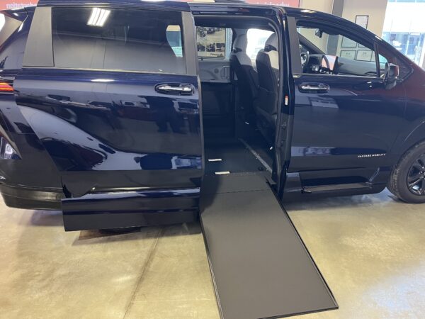 2025 VMI Side Entry for Toyota Sienna Hybrid XSE