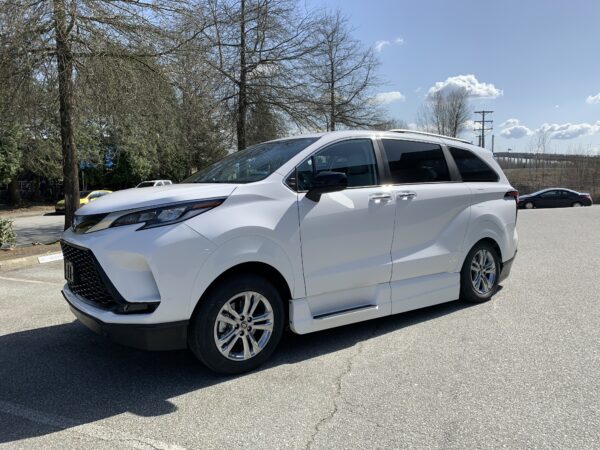 2023 VMI Side Entry for Toyota Sienna Hybrid XSE AWD