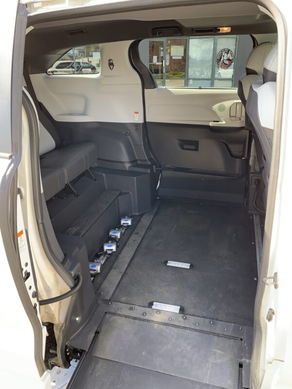 2023 VMI Side Entry for Toyota Sienna Hybrid XSE AWD