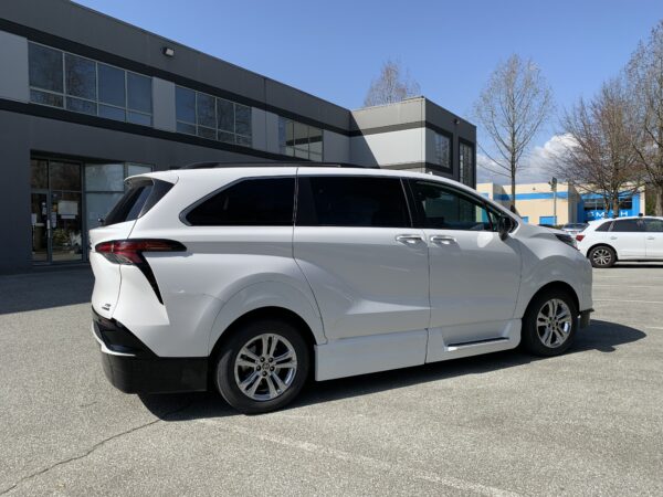 2023 VMI Side Entry for Toyota Sienna Hybrid XSE AWD