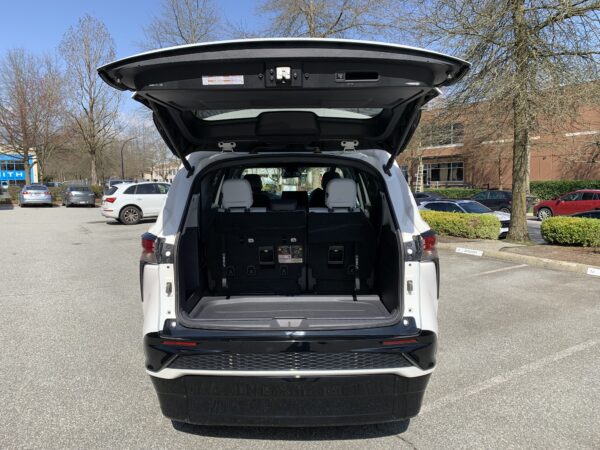 2023 VMI Side Entry for Toyota Sienna Hybrid XSE AWD