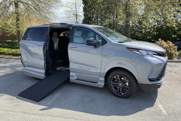 2025 VMI Side Entry for Toyota Sienna Hybrid XSE AWD