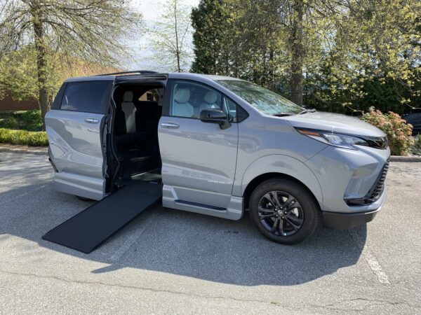 2025 VMI Side Entry for Toyota Sienna Hybrid XSE AWD