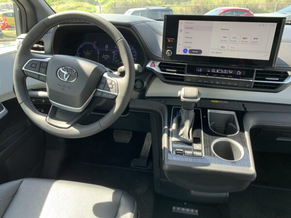 2025 VMI Side Entry for Toyota Sienna Hybrid XSE AWD