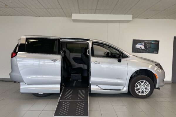 2024 Driverge Side Entry for Chrysler Grand Caravan SXT