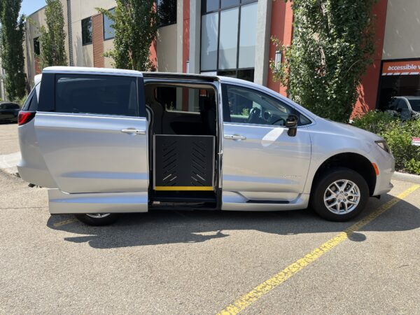 2024 Savaria Side Entry for Chrysler Grand Caravan SXT, with SafetyTec Group
