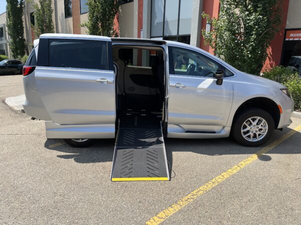 2024 Savaria Side Entry for Chrysler Grand Caravan SXT, with SafetyTec Group