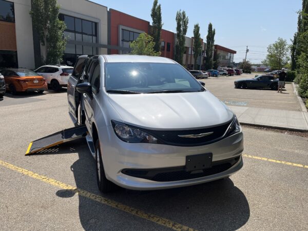 2024 Savaria Side Entry for Chrysler Grand Caravan SXT, with SafetyTec Group