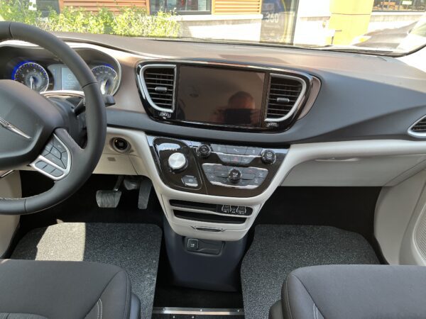 2024 Savaria Side Entry for Chrysler Grand Caravan SXT, with SafetyTec Group