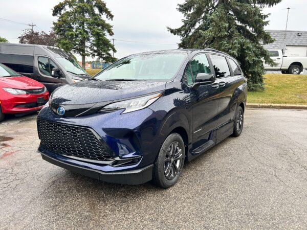 2025 VMI Side Entry for Toyota Sienna Hybrid XSE AWD