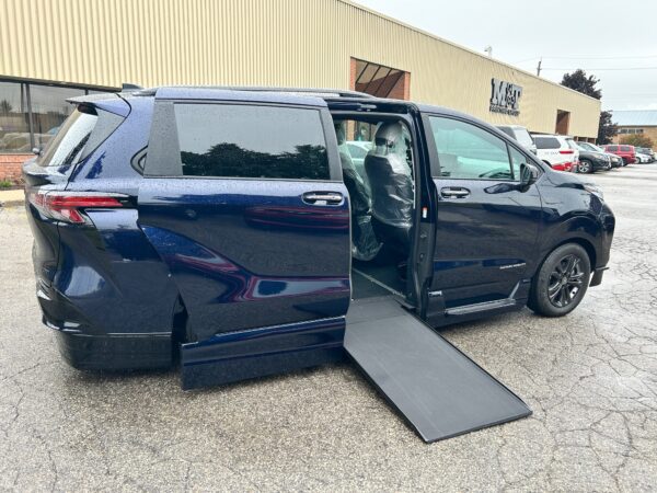 2025 VMI Side Entry for Toyota Sienna Hybrid XSE AWD