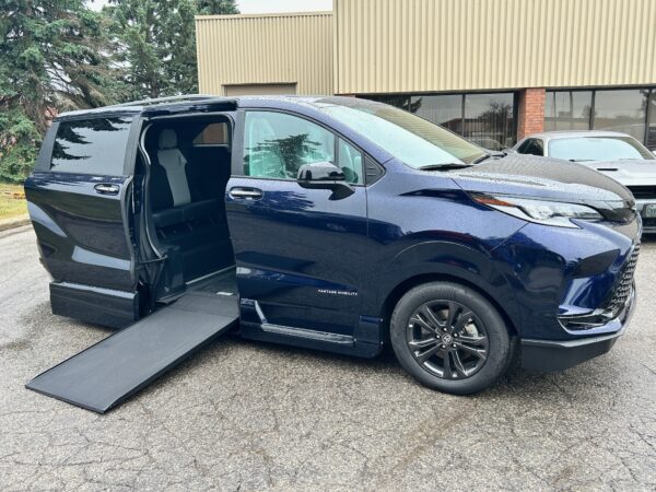 2025 VMI Side Entry for Toyota Sienna Hybrid XSE AWD