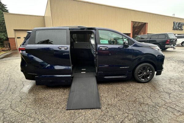 2025 VMI Side Entry for Toyota Sienna Hybrid XSE AWD