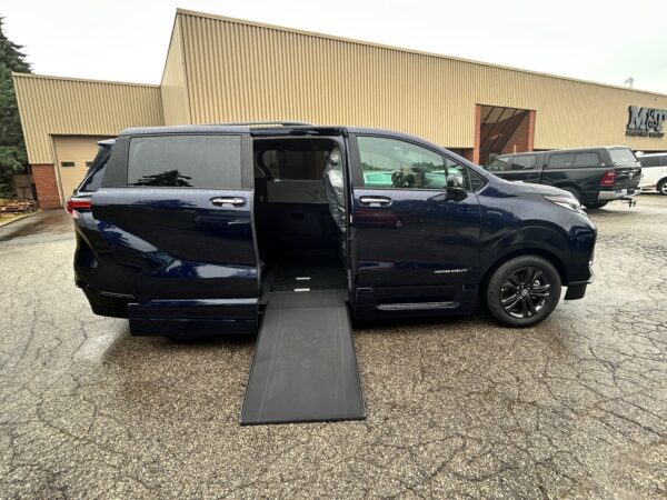 2025 VMI Side Entry for Toyota Sienna Hybrid XSE AWD