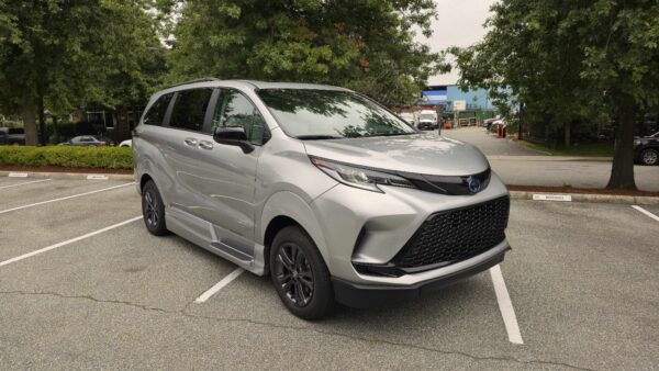 2025 VMI Side Entry for Toyota Sienna Hybrid XSE AWD