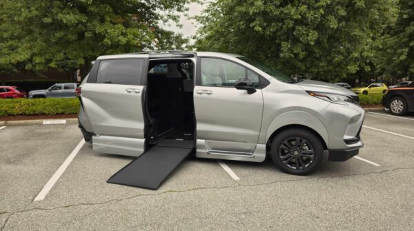 2025 VMI Side Entry for Toyota Sienna Hybrid XSE AWD