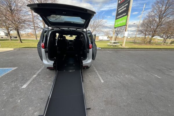 2026 Driverge Rear Entry for Chrysler Grand Caravan SXT