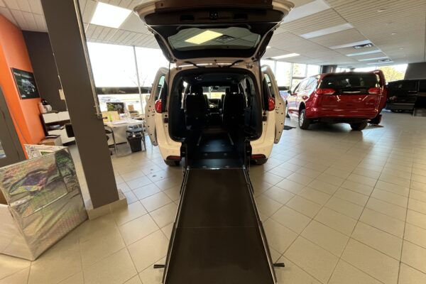 2026 Driverge Rear Entry for Chrysler Grand Caravan SXT