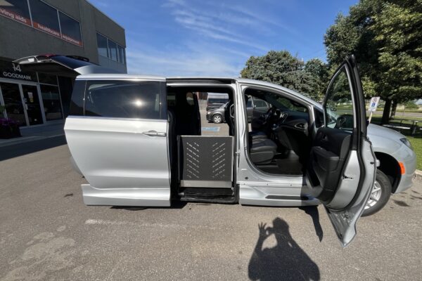 2026 Driverge Side Entry for Chrysler Grand Caravan SXT