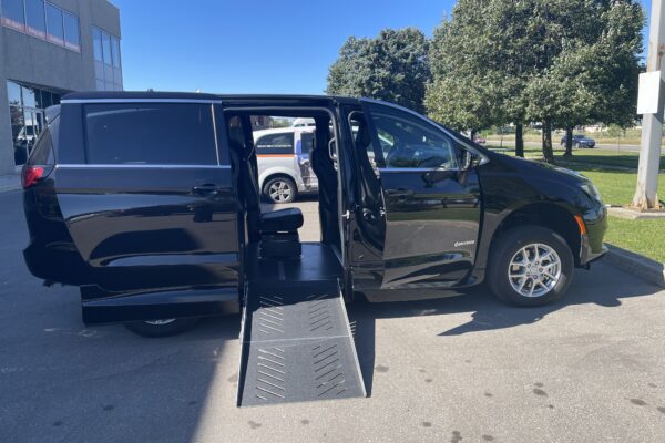 2027 Driverge Side Entry for Chrysler Grand Caravan SXT