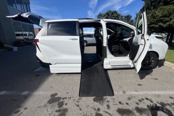 2026 VMI Side Entry for Toyota Sienna XSE AWD